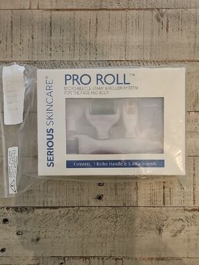Serious Skincare Pro Roll Micro-Needle Dermaroller – White